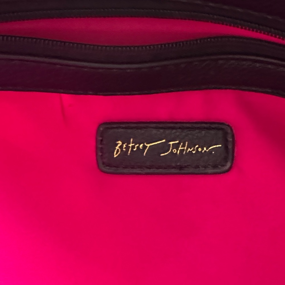 Betsey Johnson Black Tote & wristlet set  with Red Lip Print - Picture 14 of 15